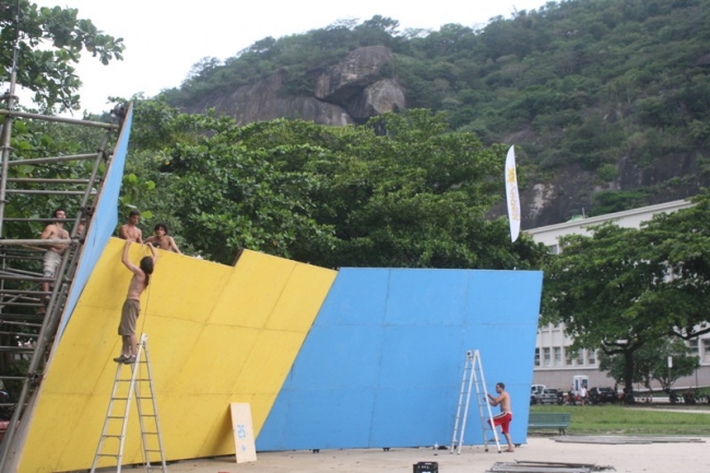 Equipe Adrena monta paredes do Campeonato Brasileiro de Escalada (foto: Pedro Sibahi)