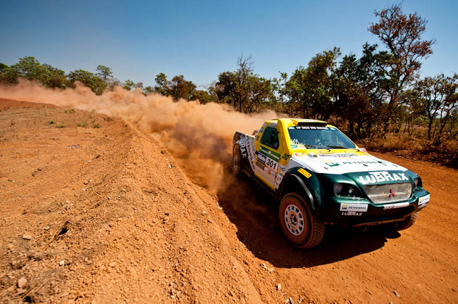 Jean Azevedo teve muitos problemas com o carro na edição 2010 do Sertões (foto: Marcelo Maragni)