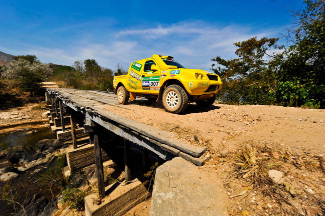 Klever bateu em uma árvore faltando 400 metros para o fim da especial (foto: David Santos Jr)