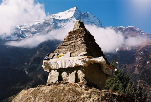 Cultura e religião locais completam a maravilha desta viagem dos sonhos  rumo ao Everest. (foto: Helena Coelho)