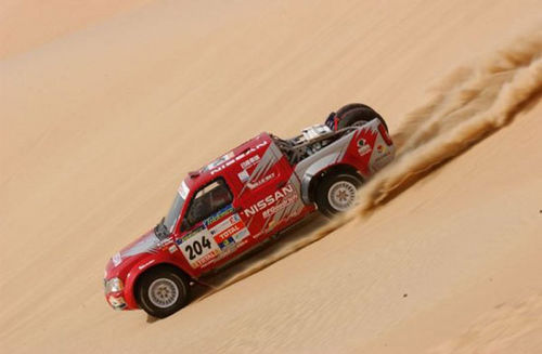 O carro de Ari Vatanen  vencedor da etapa de hoje. (foto: Nissan Rally Raid Team)