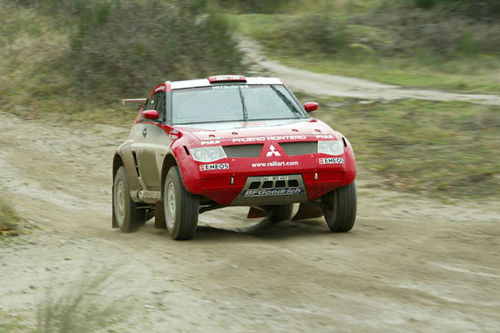 A Mitsubishi de Masuoka  campeão da geral de Carros do Dakar 2003. (foto: Mitsubishi-Motors.)