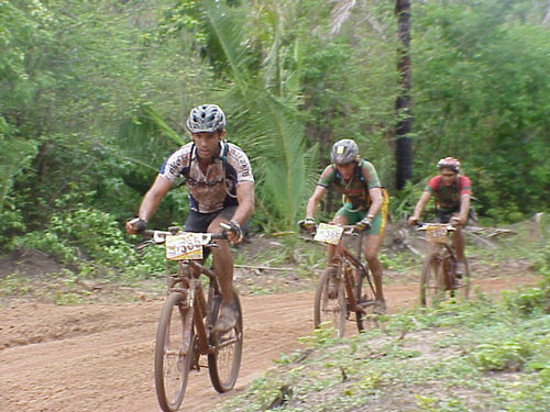 Chuva fina e constante marcou a primeira etapa. (foto: Samir Souza / Webventure)