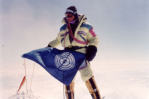 Helena no cume do McKinley  no Alasca  em 1998. (foto: Arquivo pessoal)