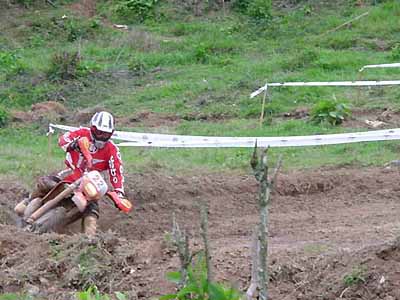 Jean Azevedo (22) acelera no circuito montando em Cunha (SP). (foto: Arquivo FPM - Federação Paulista de Motociclismo)