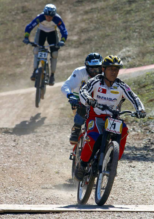 Urubu em ação no Desafio 4x. O biker venceu a prova disputada no Ski Mountain Park. (foto: Divulgação)