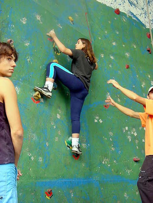 Competidores em ação na Escalada Escolar (foto: Divulgação)