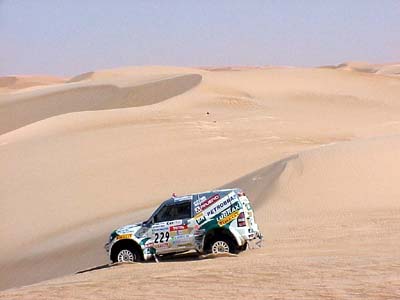 Klever Kolberg e Bruno Cattarelli  enfrentando as dunas neste Dakar; dupla não completou etapa de ontem. (foto: Ricardo Ribeiro/ ZDL/ AE)