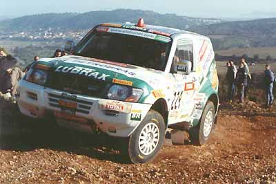 Klever Kolberg acelera sua Pajero para repetir o bom resultado de ontem. (foto: Ricardo Ribeiro/ ZDL/ AE)