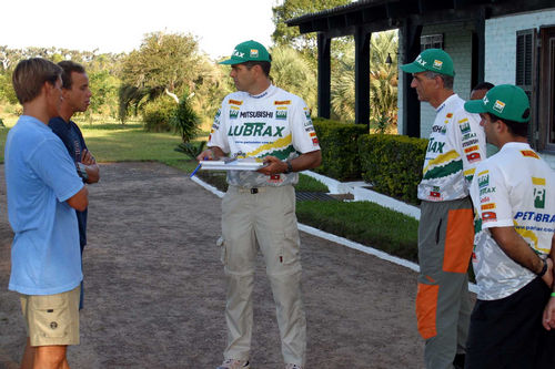 Pilotos visitaram centro de reabilitação depois do prólogo do Rota Sul (foto: Idário Araújo)