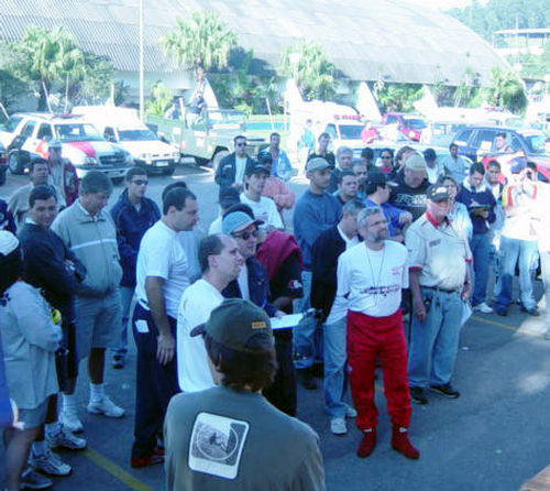 Competidores no briefing do Rallye de Cajamar. (foto: Divulgação)