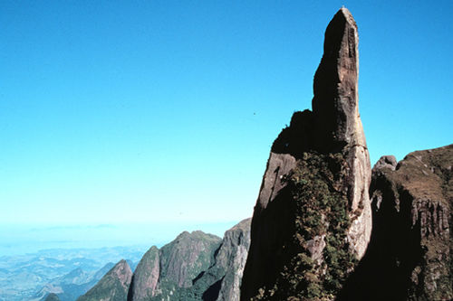 Agulha do Diabo  no Parque Nacional da Serra dos Órgãos. (foto: Arquivo pessoal)