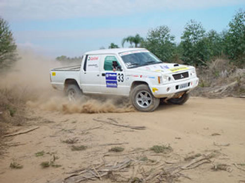 Modelo L200 em ação durante última etapa  em Porto Alegre. (foto: André Larangeira/Divulgação)