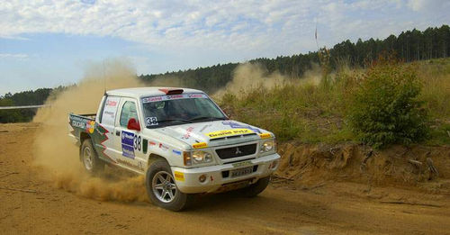 Maurício Neves e Emerson Cavassin venceram categoria L200 da Mitsubishi Cup. (foto: Divulgação)