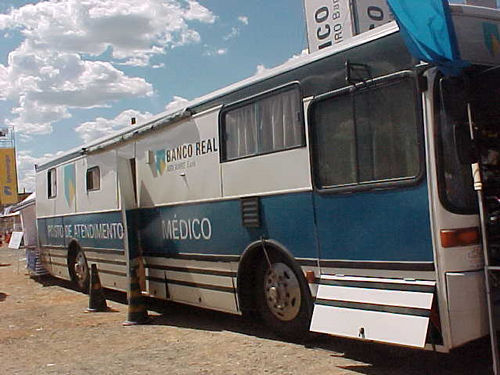 Motorhome usado pela equipe médica que prestava assistência gratuita durante o Sertões 2002. (foto: Luciana de Oliveira / Arquivo Webventure)