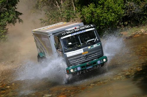 André Azevedo e Robson Pereira durante o Rally dos Sertões 2003 (foto: Donizetti Castilho)