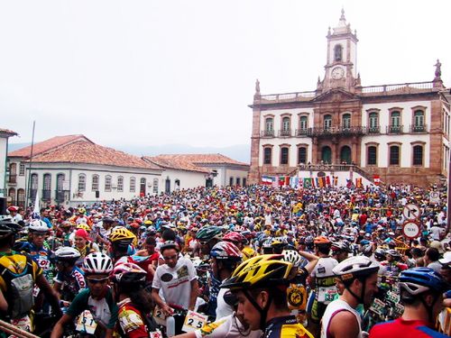 Largada da edição 2002 do Iron Biker  em Ouro Preto (MG). (foto: Bruno Magalhães)