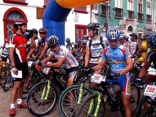 Evento reuniu 300 bikers. (foto: Pedal Power)