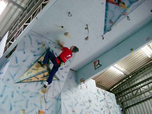 João Marcelo foi o único atleta que completou todas as vias que escalou durante a Copa. (foto: Divulgação Vertical Indoor)