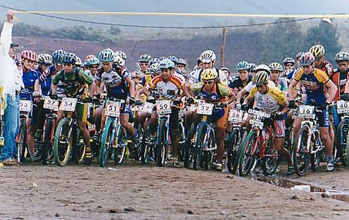 Numa prova longa como o Iron Biker  os atletas passam horas em cima da bike. É importante que ela seja o mais confortável possível. (foto: Joana Moreira / Arquivo Iron Biker 2001)