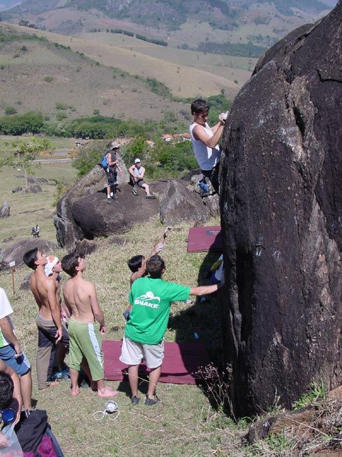 Boulder na área do Blox 2003. (foto: Eliseu Frechou)