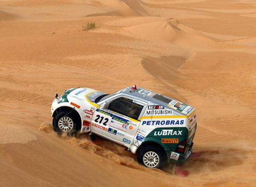 Mitsubishi Pajero Full no Dakar 2003 (foto: Maindru / VipComm)