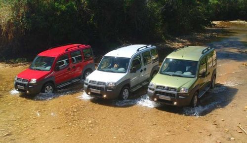 Doblò Adventure em três cores. (foto: Divulgação)