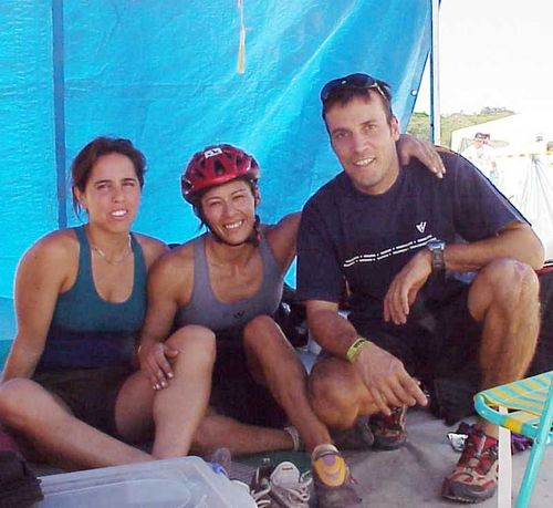 Daniela  Sabrina e Marcos aguardam sua vez enquanto Pedro está na pista. (foto: Jorge Nicola/Webventure)