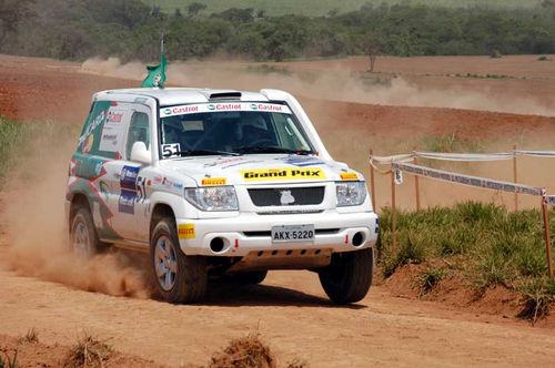 Paulo Nobre e Marco Carvalho foram campeões na TR4 R. (foto: Saulo Mazzoni/Divulgação)