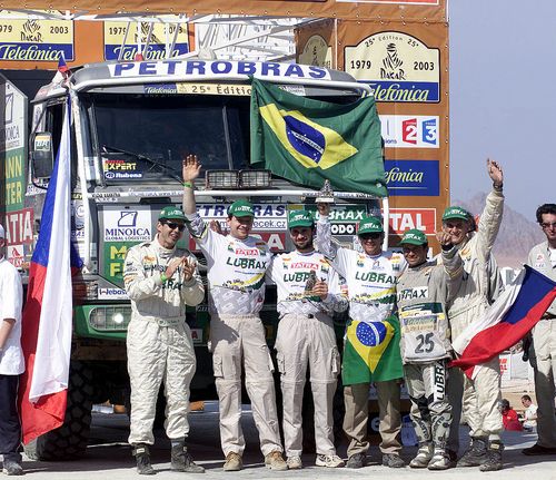 Equipe Petrobras Lubrax no Rally Paris-Dakar 2003 (foto: Ricardo Ribeiro / VipComm)