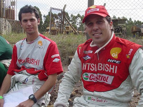 Marcelo Vivolo e Guilherme Spinelli descansam no final do trecho cronometrado já com o titulo garantido. (foto: Gustavo Mansur / Webventure)