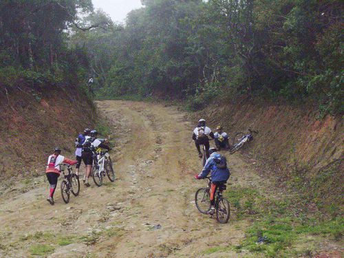 Muita subida nos trechos de mountain bike. (foto: Eva Prado.)