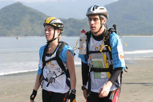 Trekking depois de remar 8 5km: olha a cara de cansaço do Rodrigo... (foto: Tico Utiyama)