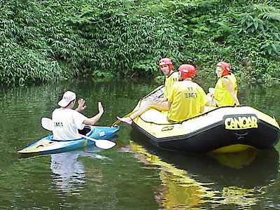 José Roberto Pupo explica como será o teste de rafting já com uma equipe no bote. (foto: André Pascowitch)