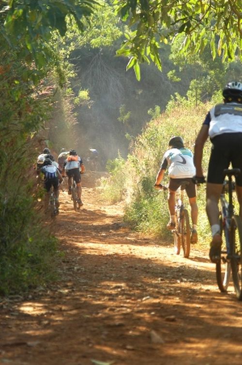 Bikers irão enfrentar muitas subidas no PowerBiker. (foto: Divulgação)