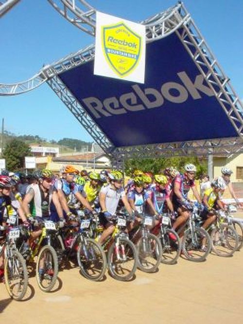 Mais de 700 bikers participaram do evento em Passa Quatro (MG). (foto: Divulgação)