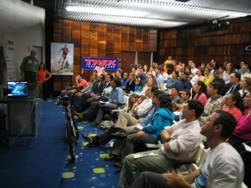 Público atento às histórias da Quasar. (foto: Marina Verdini)