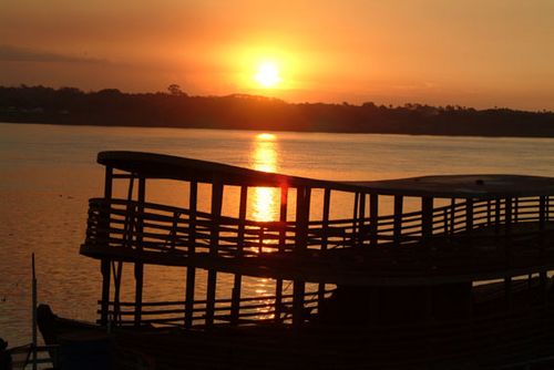 Pôr-do-sol no rio Madeira  em Porto Velho. (foto: Margi Moss/Divulgação)