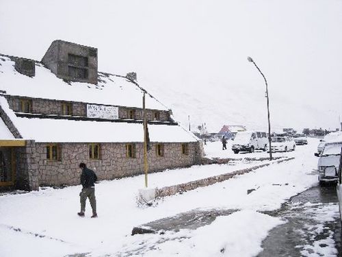 Neve cobre a região de Puente de Inca (foto: Roman Romancini)