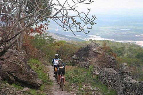 Equipes nacionais e estrangeiras irão percorrer 480 km na Bahia. (foto: Tom Papp/ www.webventure.com.br)