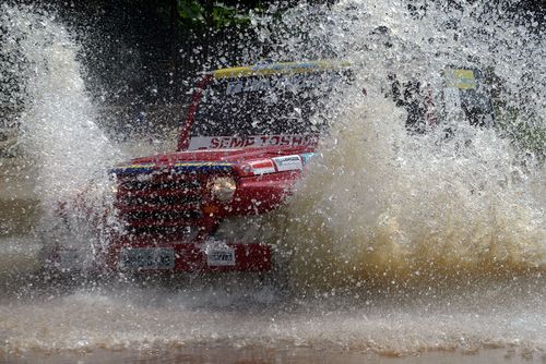 Não faltou água no caminho dos pilotos. (foto: Donizetti Castilho/Divulgação)