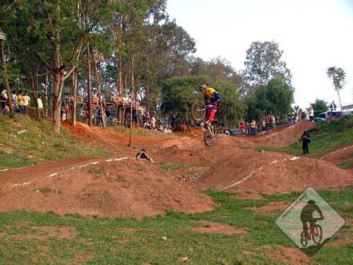 Apresentação de dual slalom. (foto: Amigos da Bike)