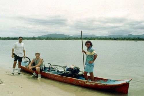 Travessia de canoa com o pescador Juarez entre Cardoso e Superagüi (foto: Jorge Blanquer)