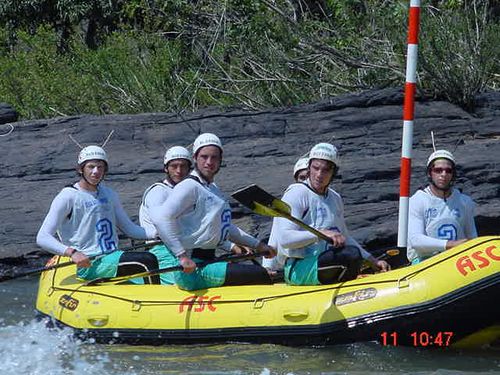 Equipe Bozo d´Água  vencedora do Campeonato Brasileiro de Rafting 2004. (foto: Luiz Carlos Gravena)