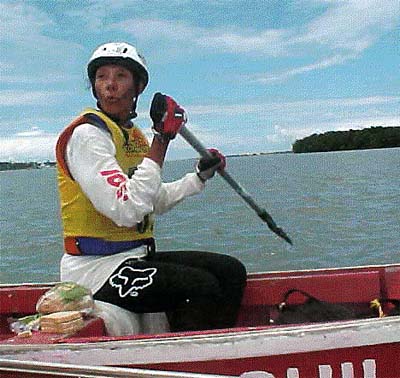 Rosângela na prova de canoagem: esforço (foto: Luciana de Oliveira)