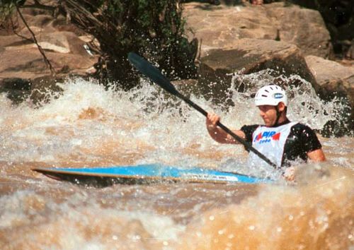 Gustavo Selbach  aqui em um caiaque   vai experimentar a canoa havaiana (foto: Divulgação)