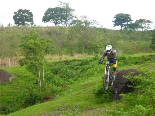 Piloto testa gap na pista da competição. (foto: Luciano/Base 55)