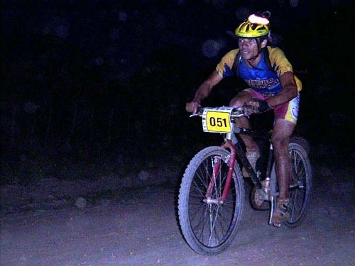 Etapa noturna do Bike Race Across promete muita aventura. (foto: Divulgação)