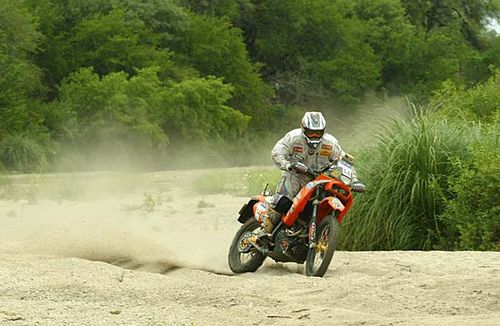 José Hélio da equipe ASW Rally Team com sua KTM 525 (foto: Andre Chaco)