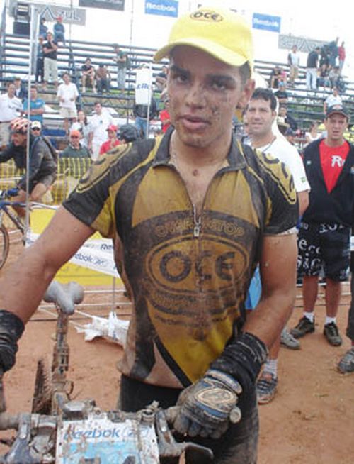 Victor Santos foi o mais rápido do MTB 12 Horas 2004. (foto: Camila Christianini/ www.webventure.com.br)